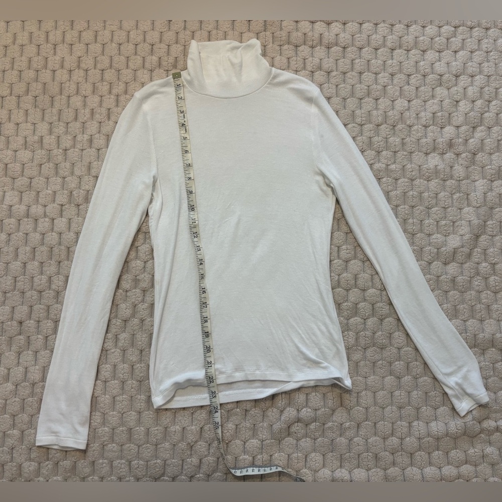 Aritzia Wilfred only white turtleneck
